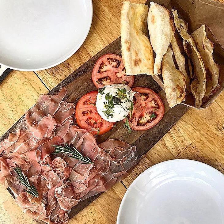 Mister O1 Extraordinary Pizza Restaurant in Miami Beach, Pizzeria